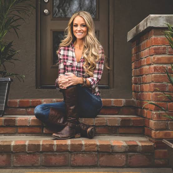 NICOLE CURTIS